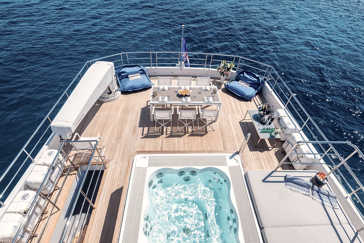 The sundeck spa pool aboard Motor Yacht Serenitas